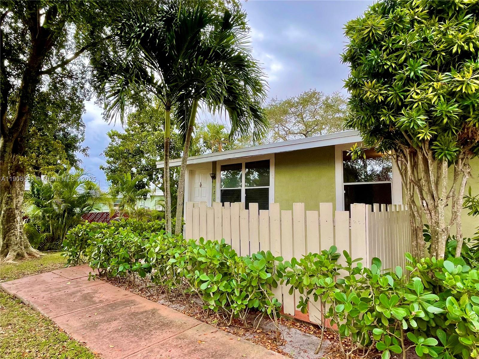 SOUTHGATE VILLAS CONDO - Residential Lease