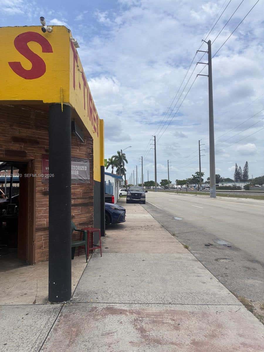 Photo of 2337 N 21st Ave, Hollywood, FL 33020 (MLS # A12028270)