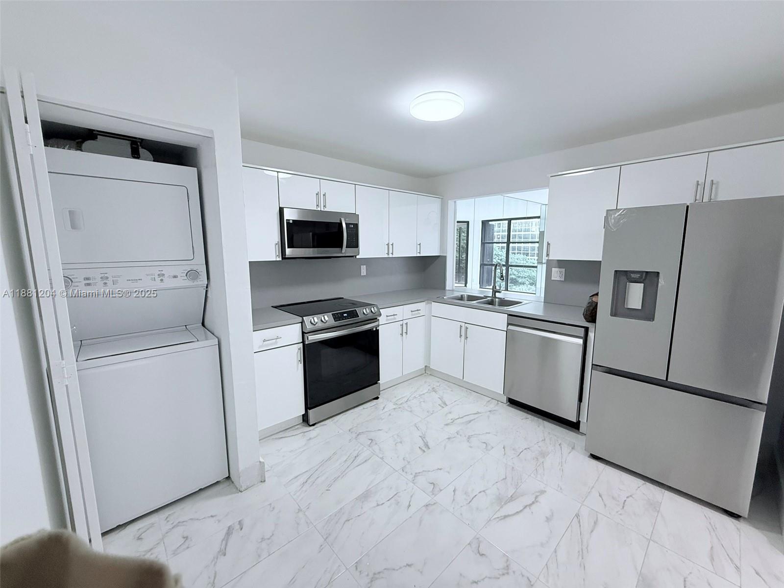 1925 Brickell Ave D610