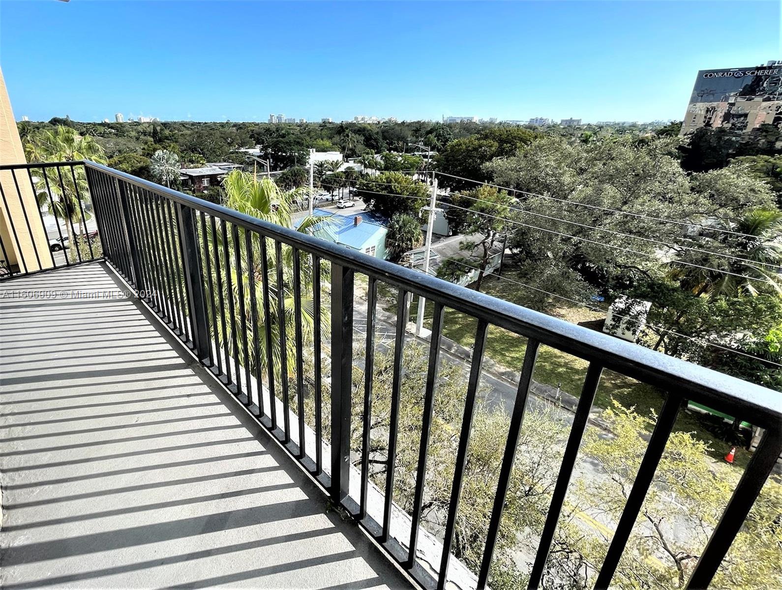 Luxury Investment & Living opportunity, with Amazing Views at Las Olas by The River! Resort style living in the heart of Ft. Lauderdale. Rented until Apr 2025. Situated steps from New River, and short distance to Las Olas Blvd., downtown Fort Lauderdale's shops, restaurants, and nightlife. Amenities include Pool, hot tub, 2 BBQ areas, gym, clubroom, billiard room, and 24/7 security with concierge service. Balcony, granite countertops, ss appliances, and new hurricane-proof windows. Washer/dryer in-unit. 1 covered pkg spot & guest parking available. Pet-Friendly. Minutes to Ft. Lauderdale Beach, Port Everglades, and Ft. Lauderdale Int'l Airport. Motivated Seller, don't miss this opportunity. Vacant easy to show.