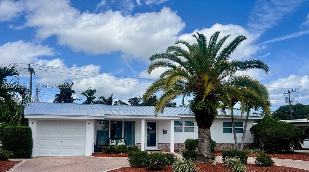 Photo of 2211 NE 61st Ct, Fort Lauderdale, FL 33308 (MLS # A12090605)