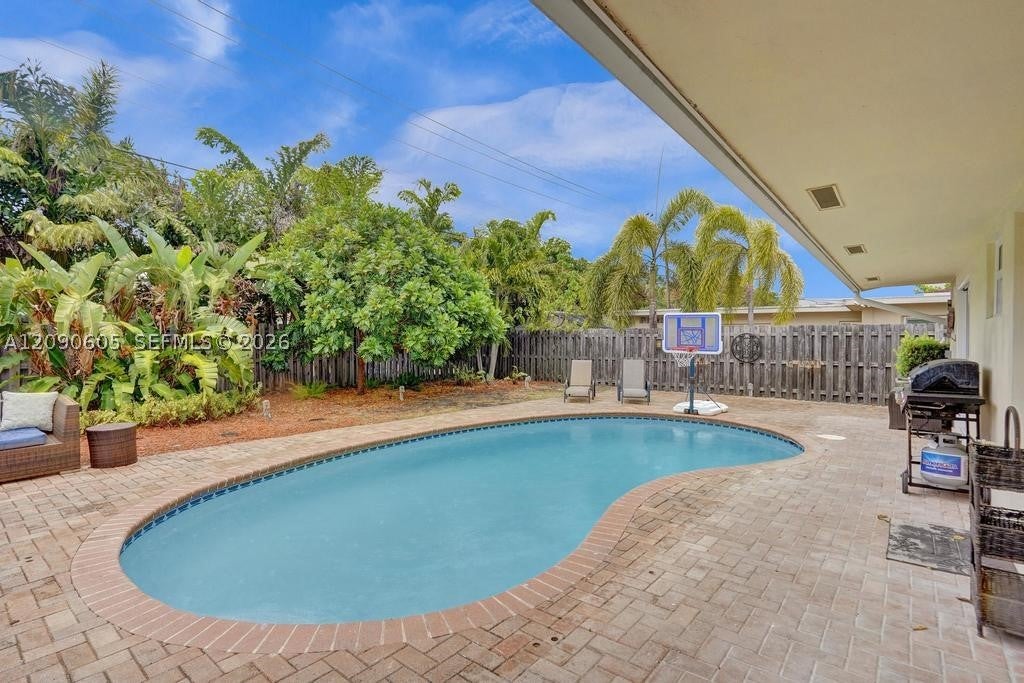 Photo of 2211 NE 61st Ct, Fort Lauderdale, FL 33308 (MLS # A12090605)