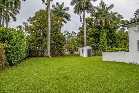 A home in El Portal