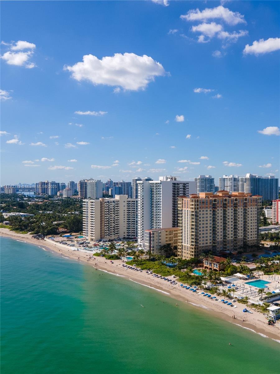 2080 S Ocean Dr 312, Hallandale Beach, FL, 33009/$1,099,000 3 2080 S Ocean Dr 312