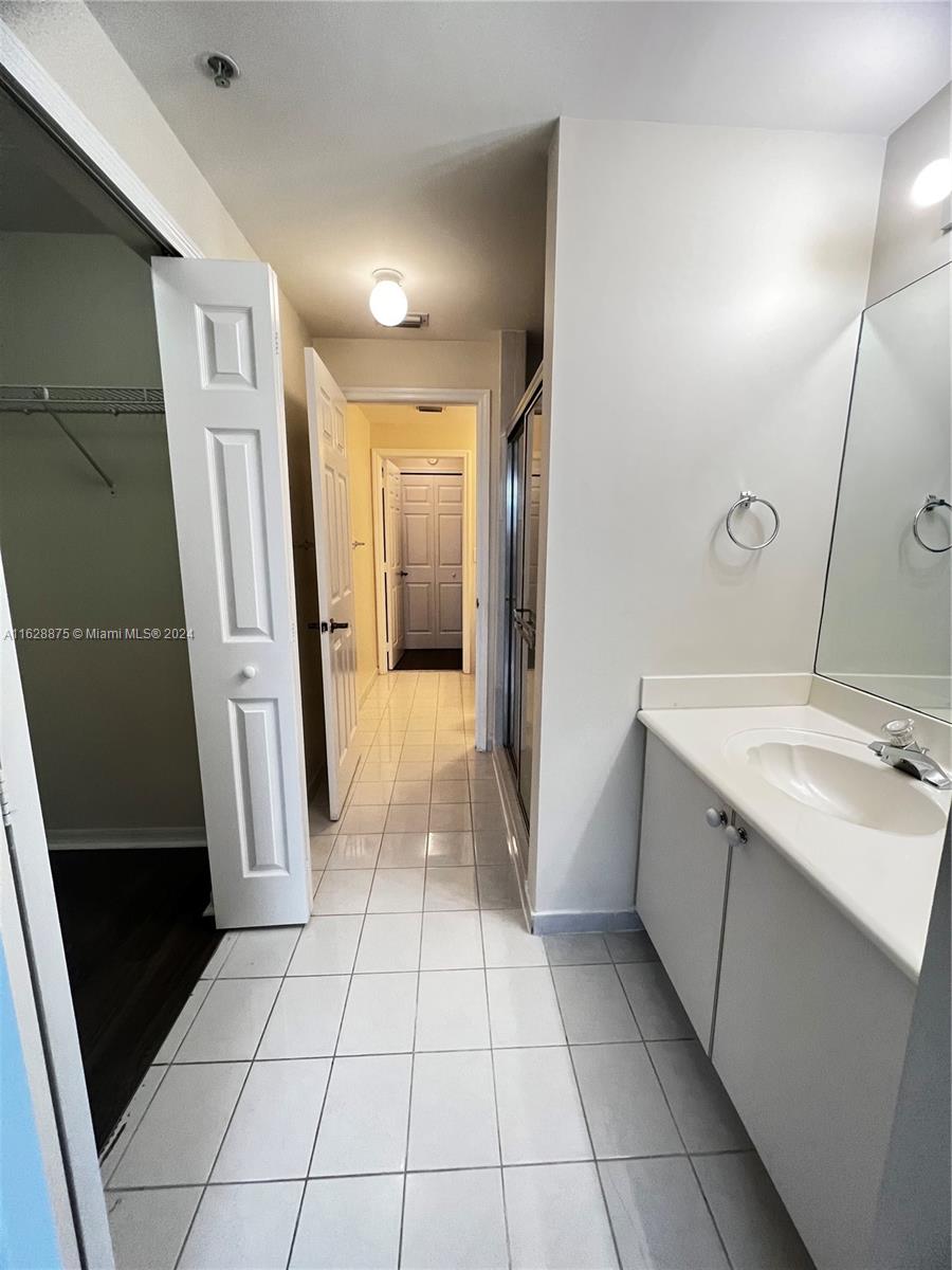 THE COURTS AT DORAL ISLES - Residential Lease