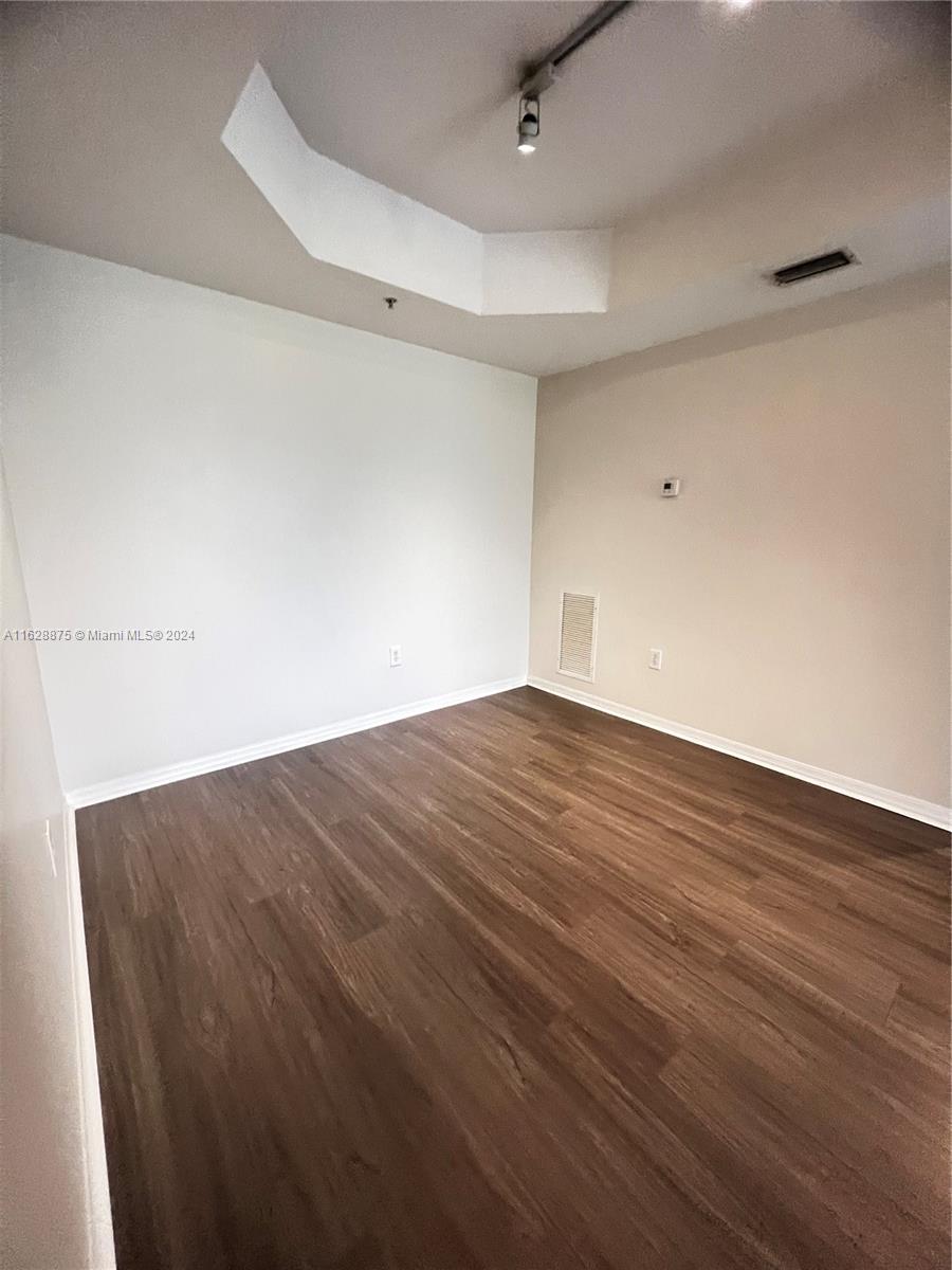 THE COURTS AT DORAL ISLES - Residential Lease
