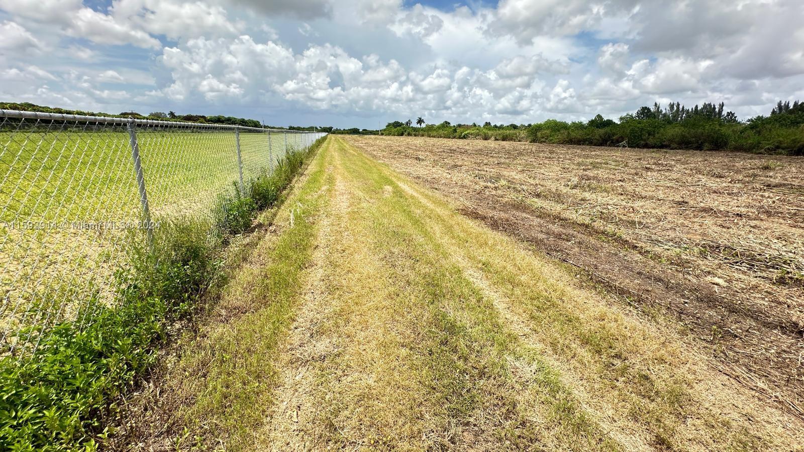 VACANT LOT WITH 5.2 ACRES ON SW 200 STREET! PARTIALLY FENCED ON WEST SIDE OF THE PROPERTY. THIS IS A GREAT OPPORTUNITY FOR EVENTS, A FARM, SELLING OF AGRICULTURAL PRODUCTS, NURSERY OR HOME! PARCEL IS CLOSE TO UDB LINE. WELL AND SEPTIC ARE USED IN THE AREA. SELLER IS DOING A 1031 EXCHANGE.