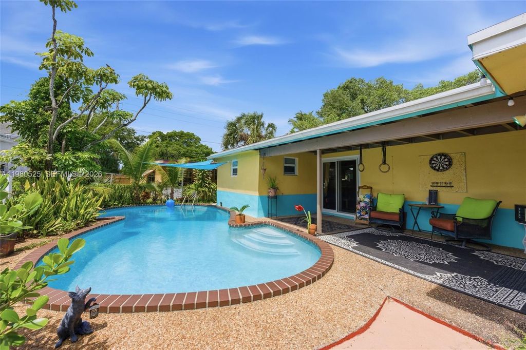 Photo of 737 SW 2nd Ct, Hallandale Beach, FL 33009 (MLS # A11980525)