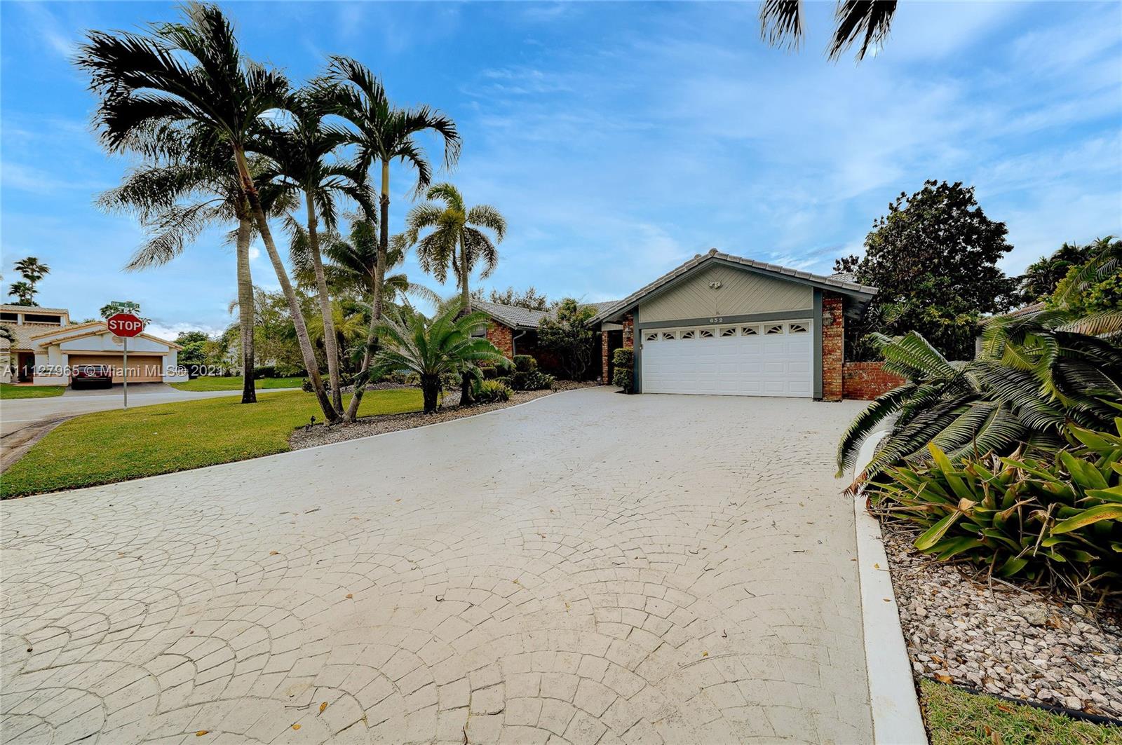 Immaculate 4bed,2bath, 2cargarage, with a screened-in pool on a corner lot. Great Family Oriented - CYPRESS GLENN- community- walk to Taravella high school.Completely tiled. Very large Living Area. Separate dining room. 2nd bath is completely remodeled. NO HOA.Quick Approval. L.L. has a maintenance contract on all the appliances with Pride a/c company. L.L. needs tenants to get their renter's insurance.
