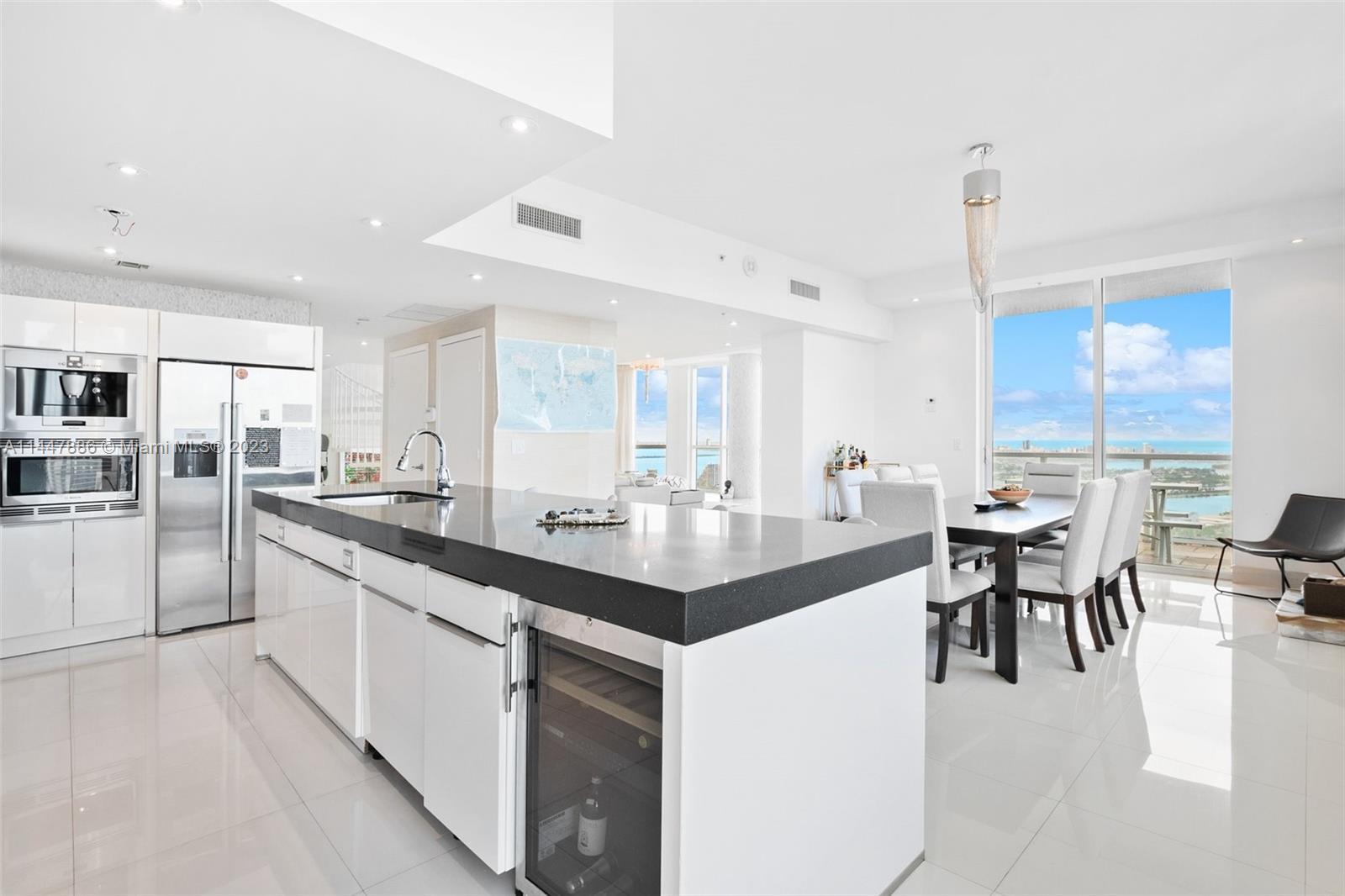 VIZCAYNE NORTH CONDO - Residential