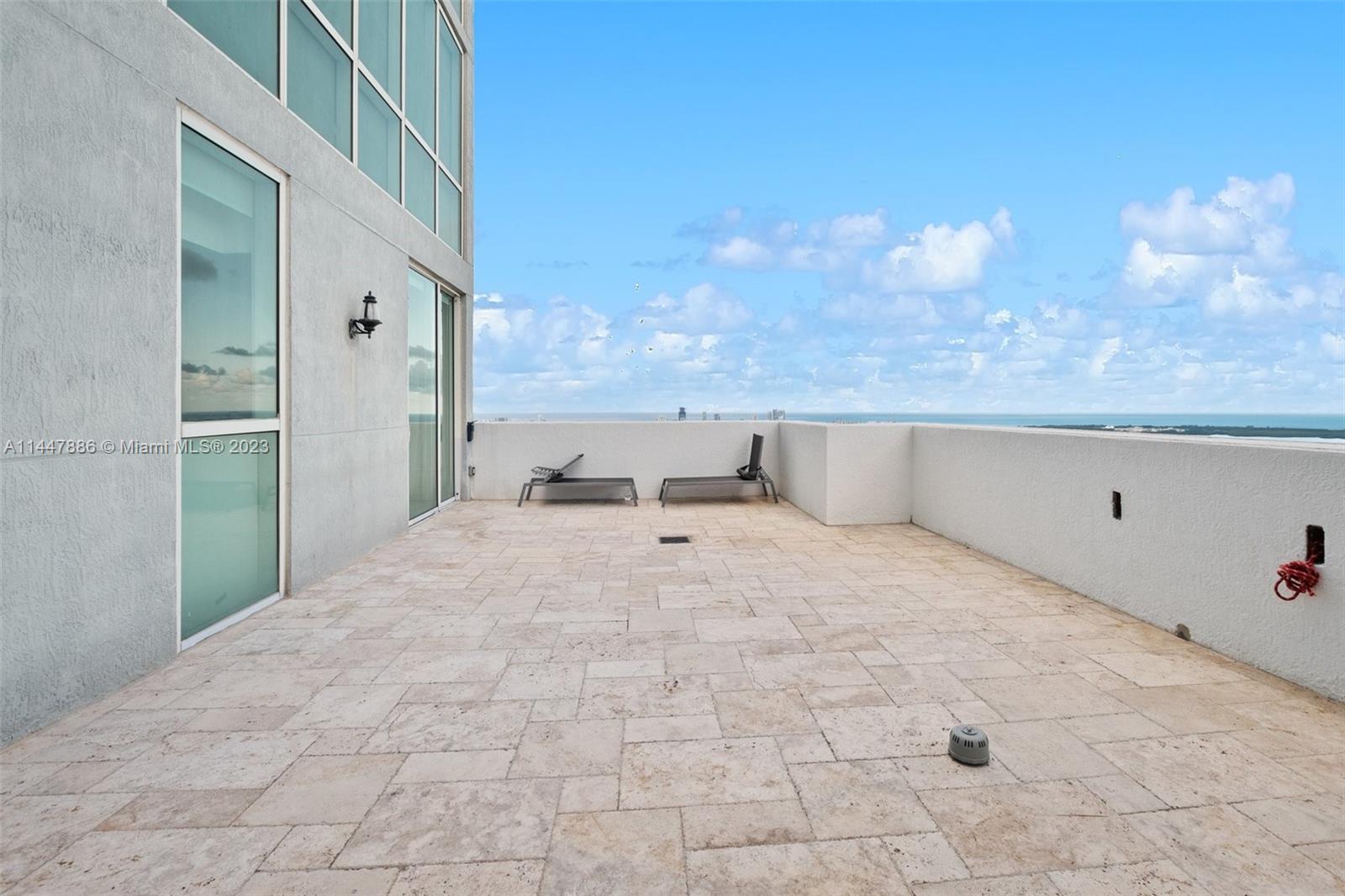 VIZCAYNE NORTH CONDO - Residential