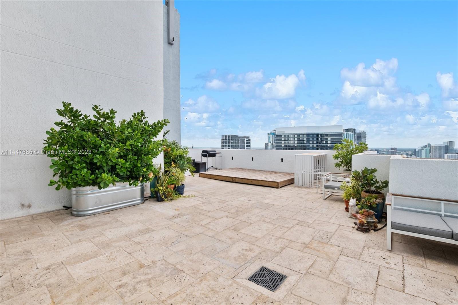 VIZCAYNE NORTH CONDO - Residential