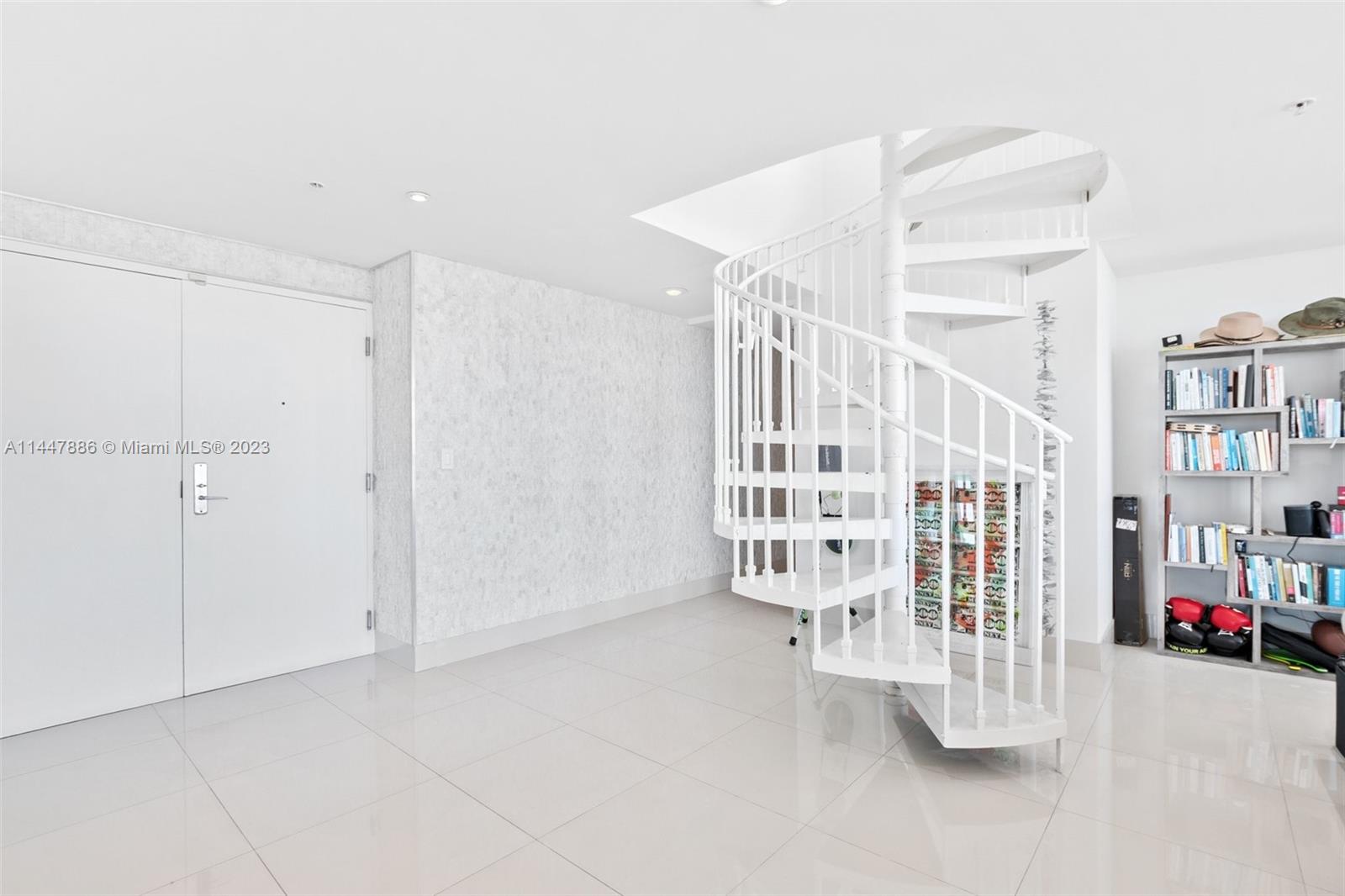 VIZCAYNE NORTH CONDO - Residential