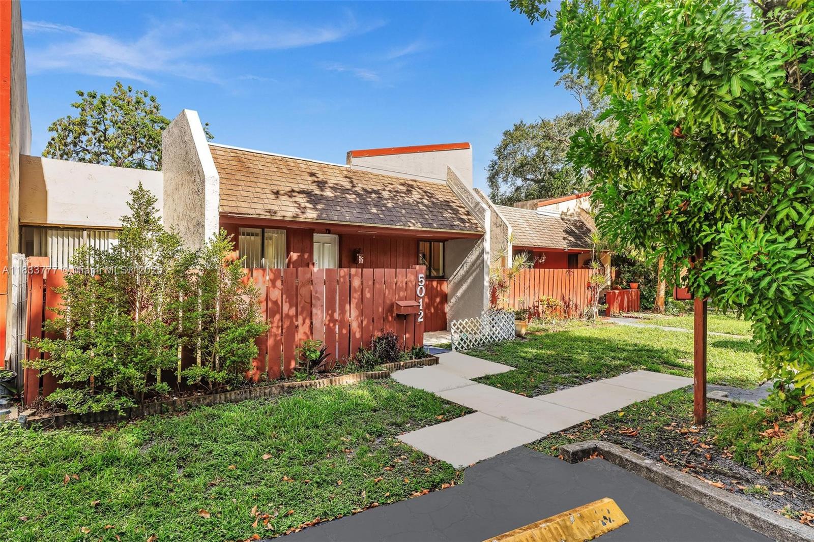 5012 SW 40 AV 5012