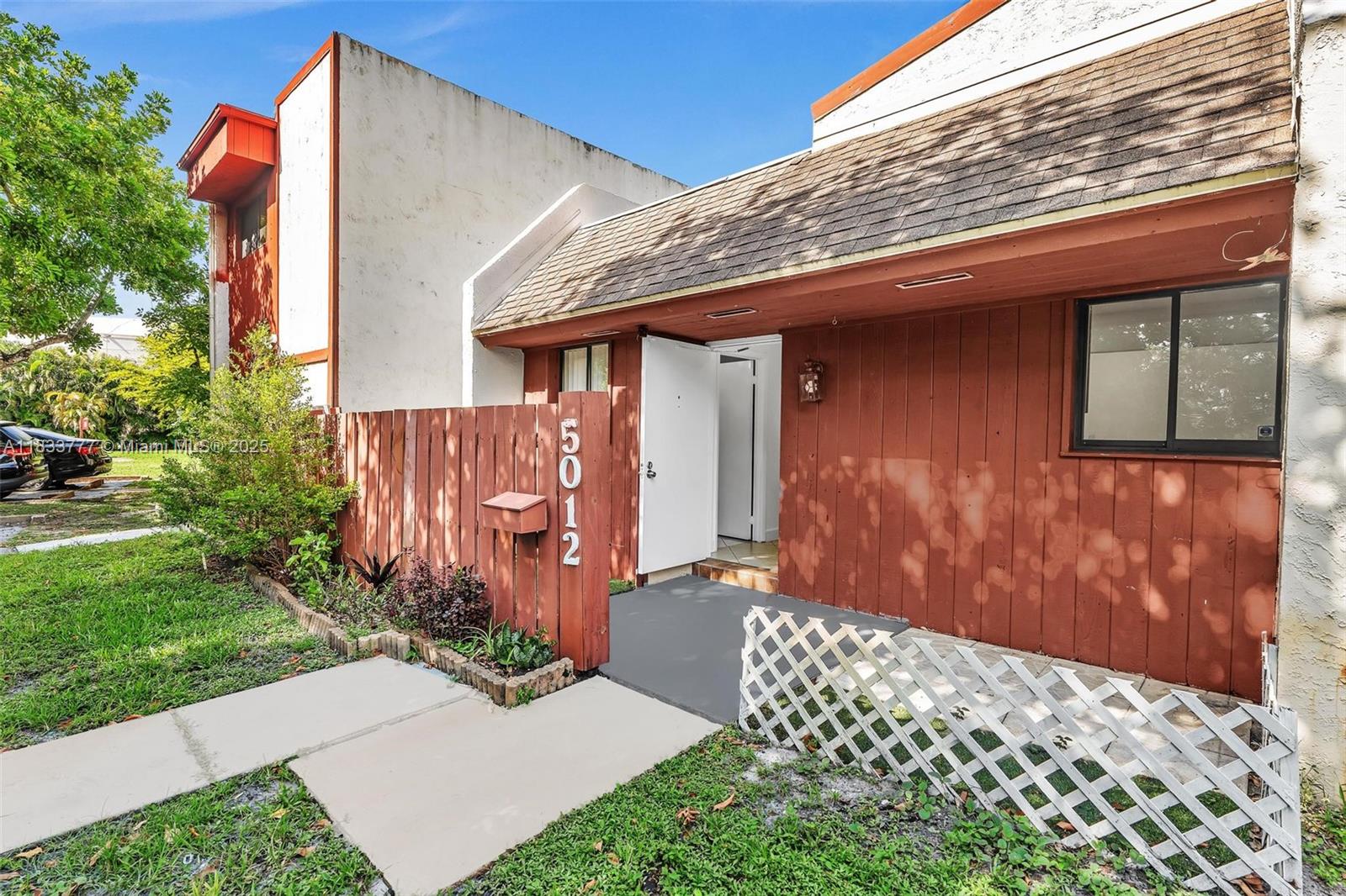 5012 SW 40 AV 5012