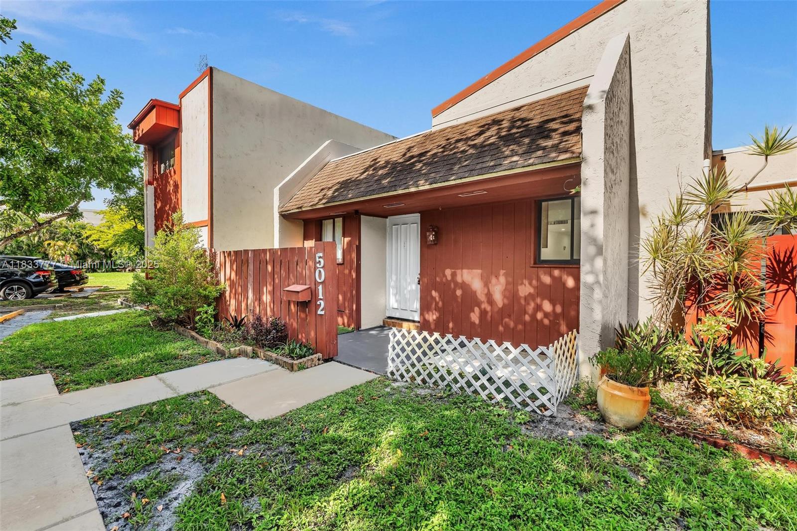 5012 SW 40 AV 5012