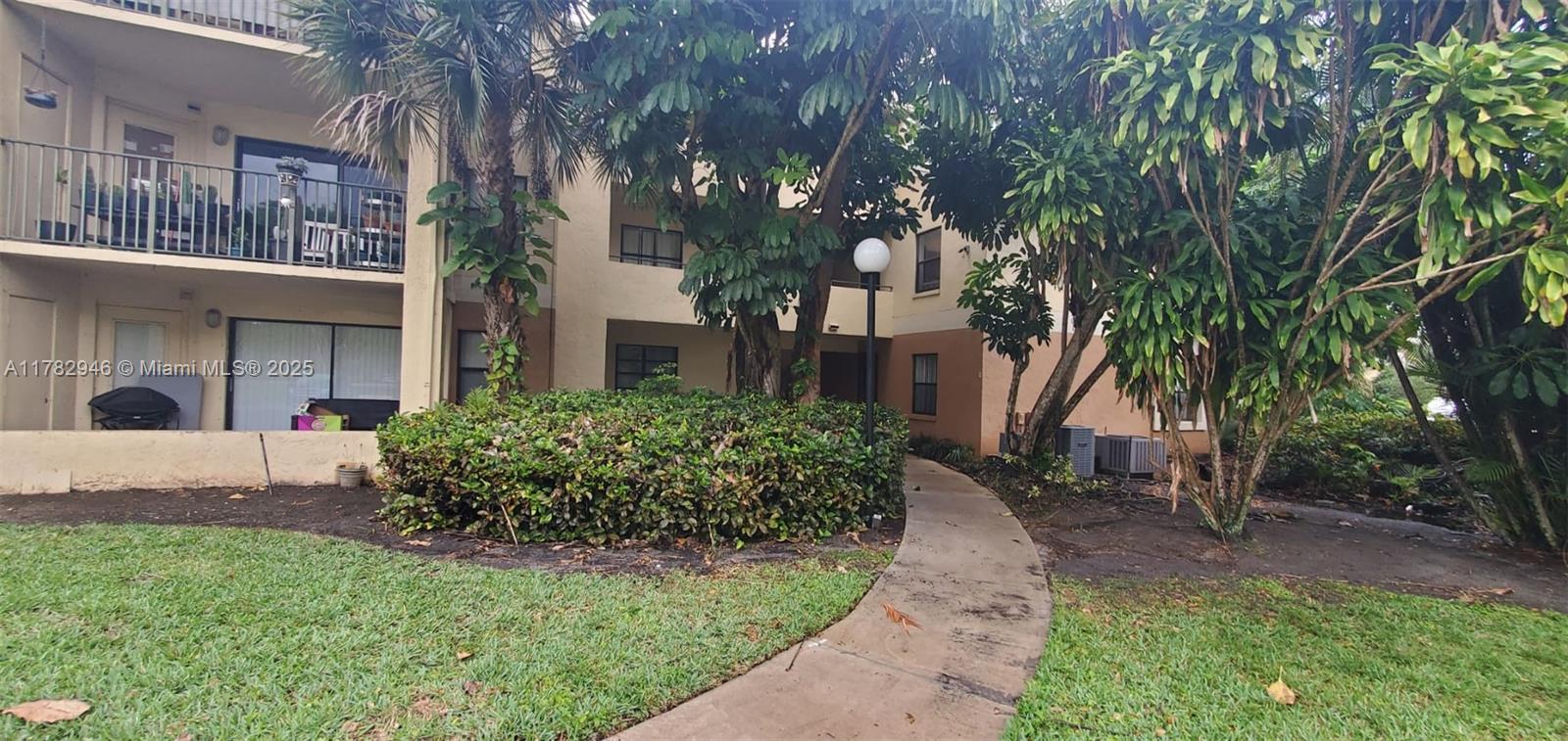 Rental Property at 9999 Summerbreeze Dr 110, Sunrise, Miami-Dade County, Florida - Bedrooms: 1 
Bathrooms: 1  - $1,800 MO.