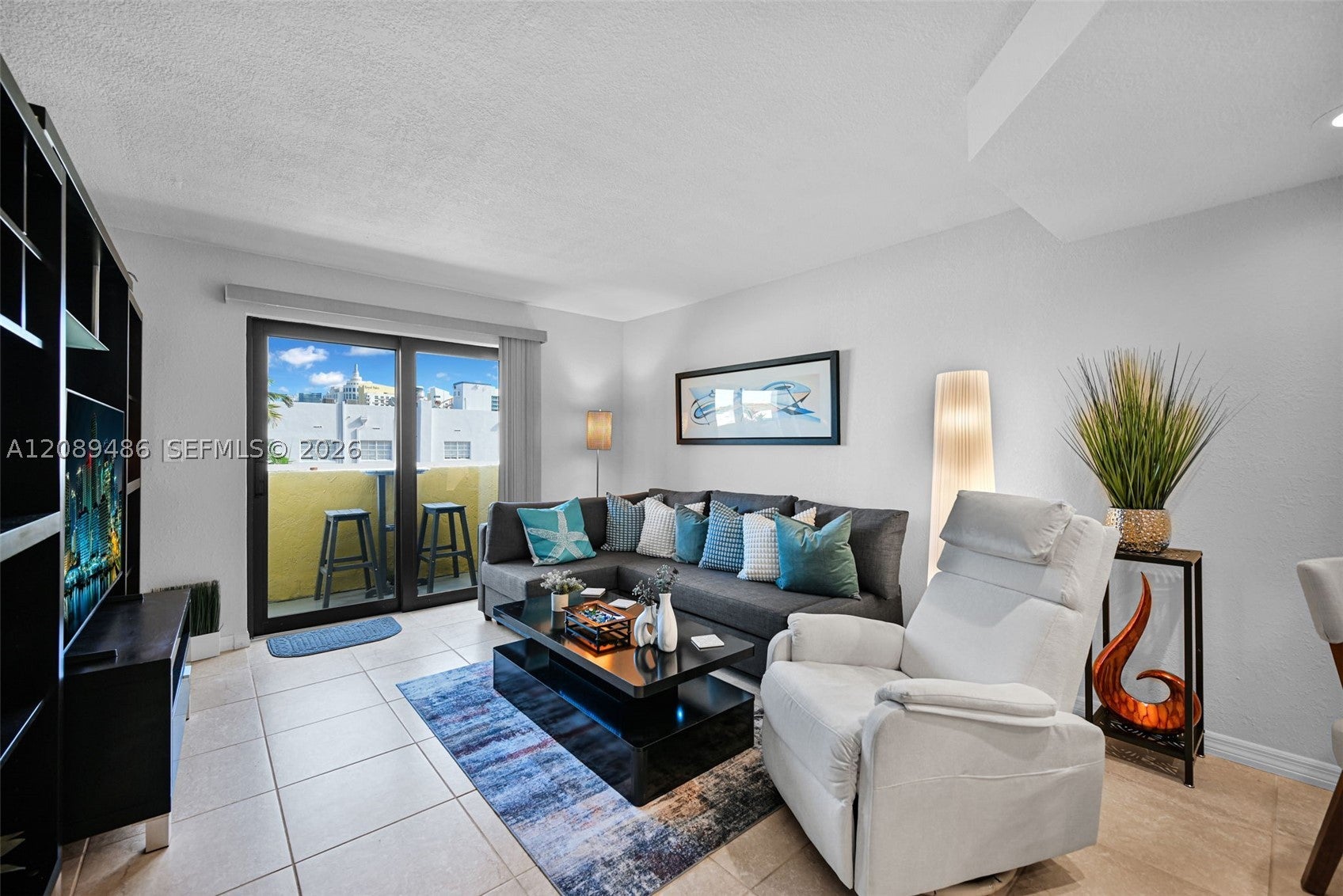 1334 Collins Ave 403