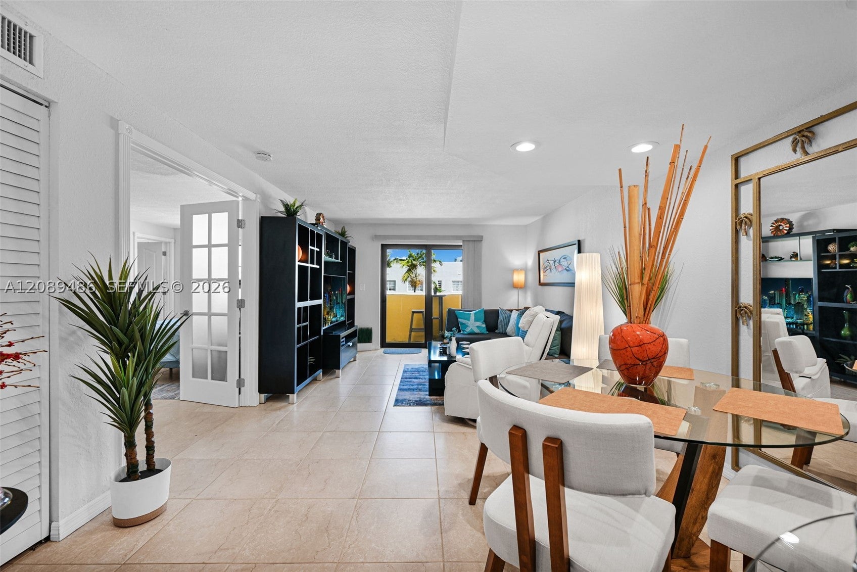 1334 Collins Ave 403