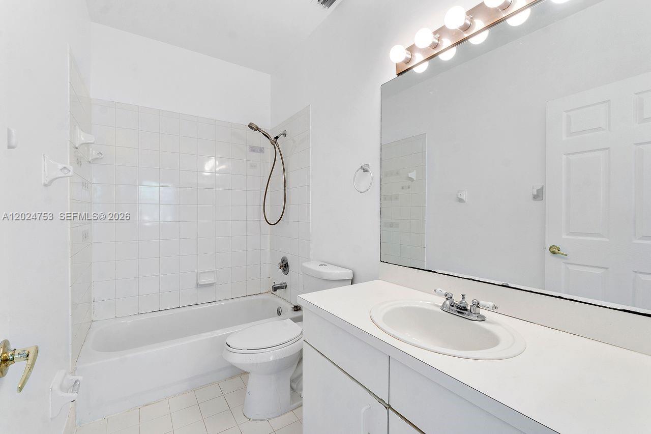 EMERALD COURTS - OPAL CRE - Residential