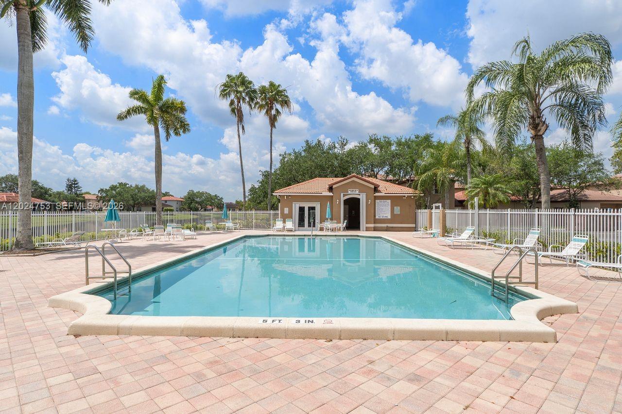 EMERALD COURTS - OPAL CRE - Residential