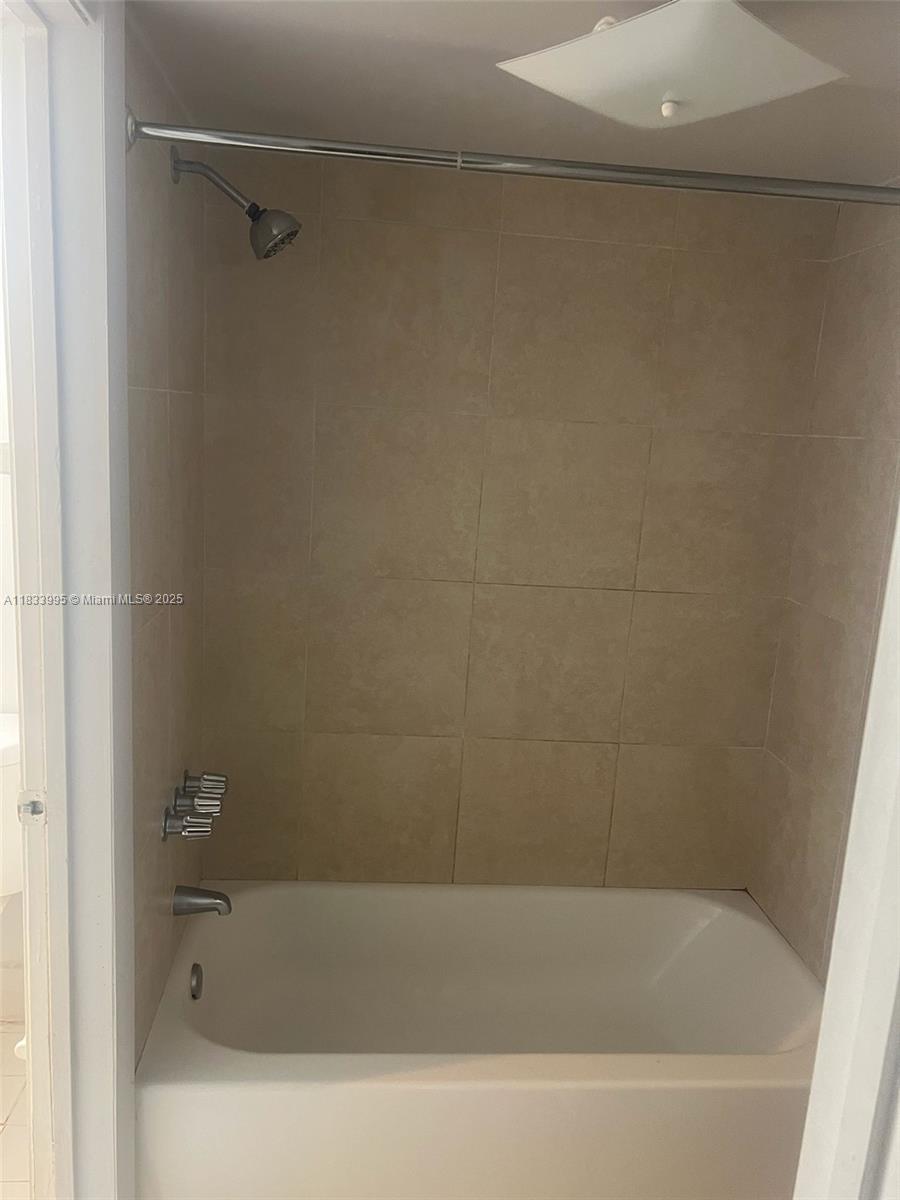 SOLEIL LAKE CONDO - Residential Lease