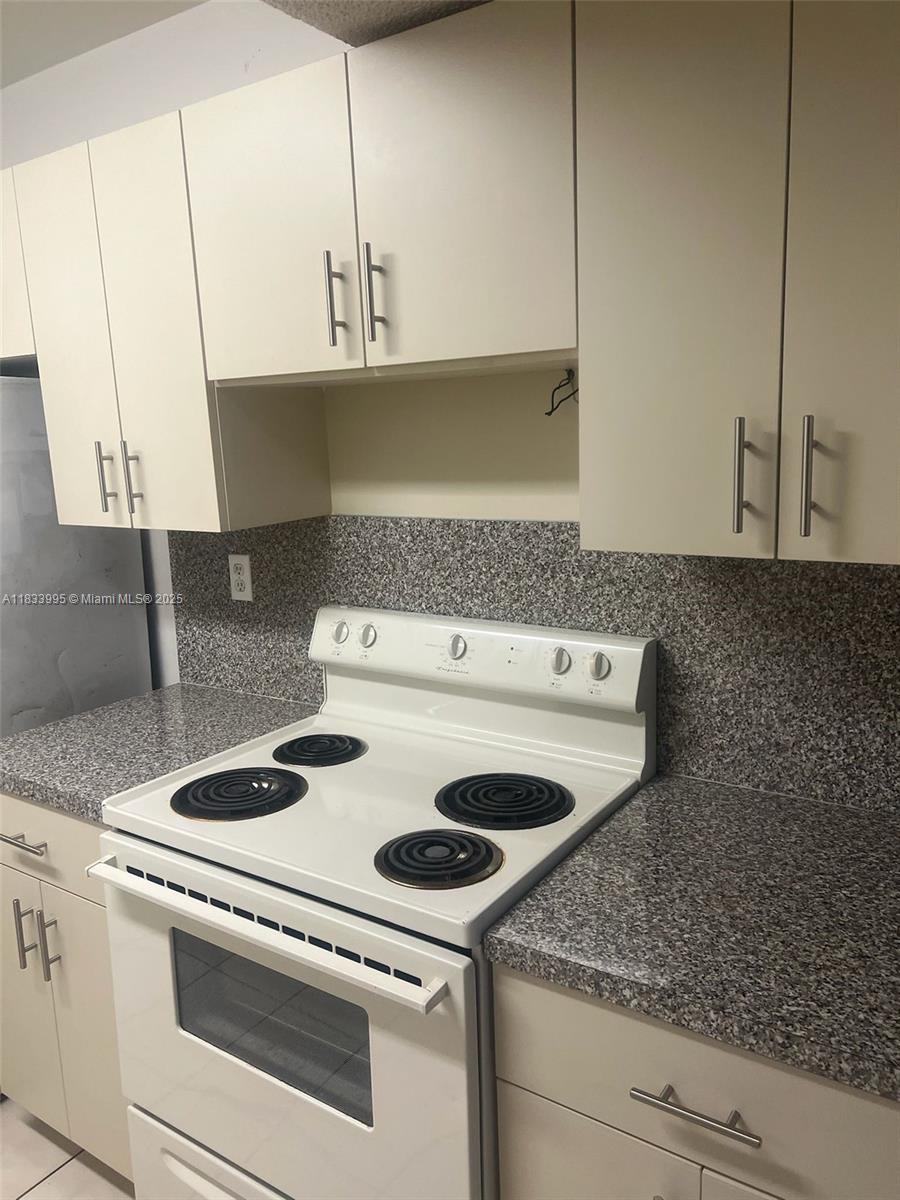 SOLEIL LAKE CONDO - Residential Lease