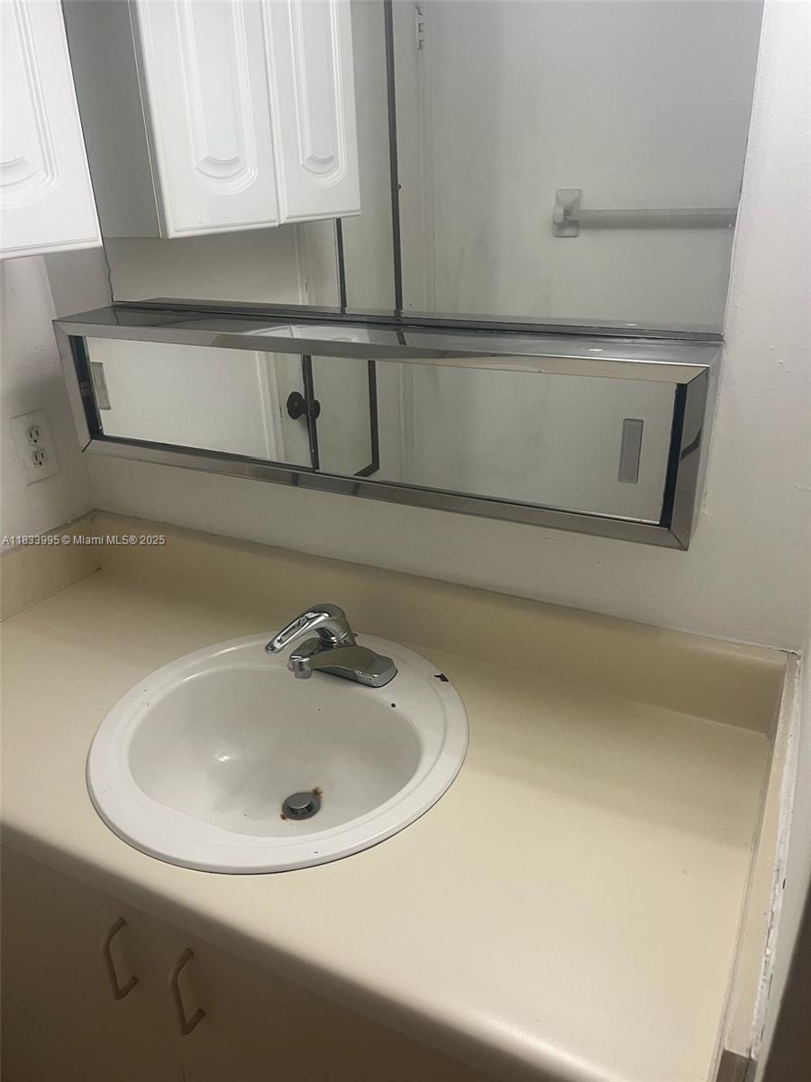 SOLEIL LAKE CONDO - Residential Lease