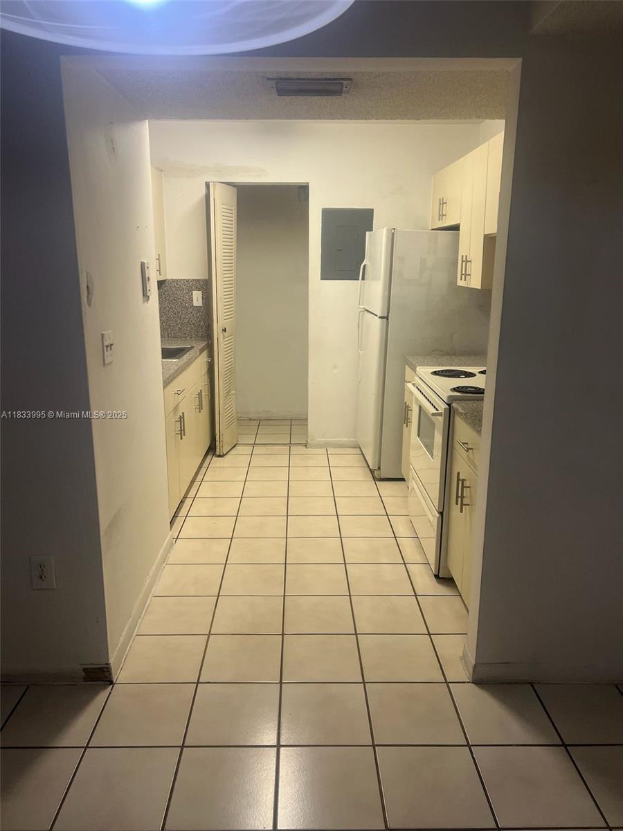 SOLEIL LAKE CONDO - Residential Lease