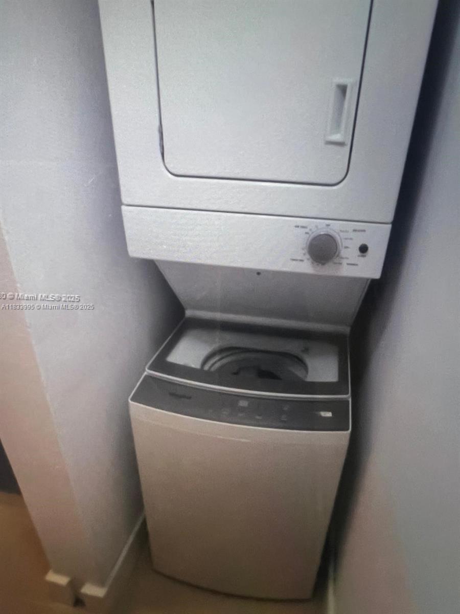 SOLEIL LAKE CONDO - Residential Lease