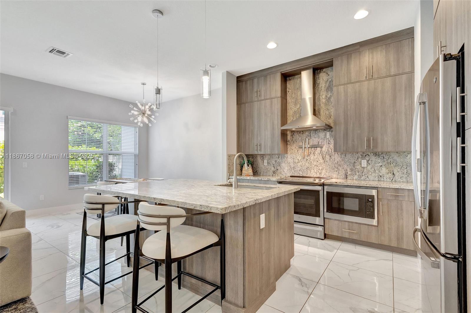 POINTE MIDTOWN - Residential