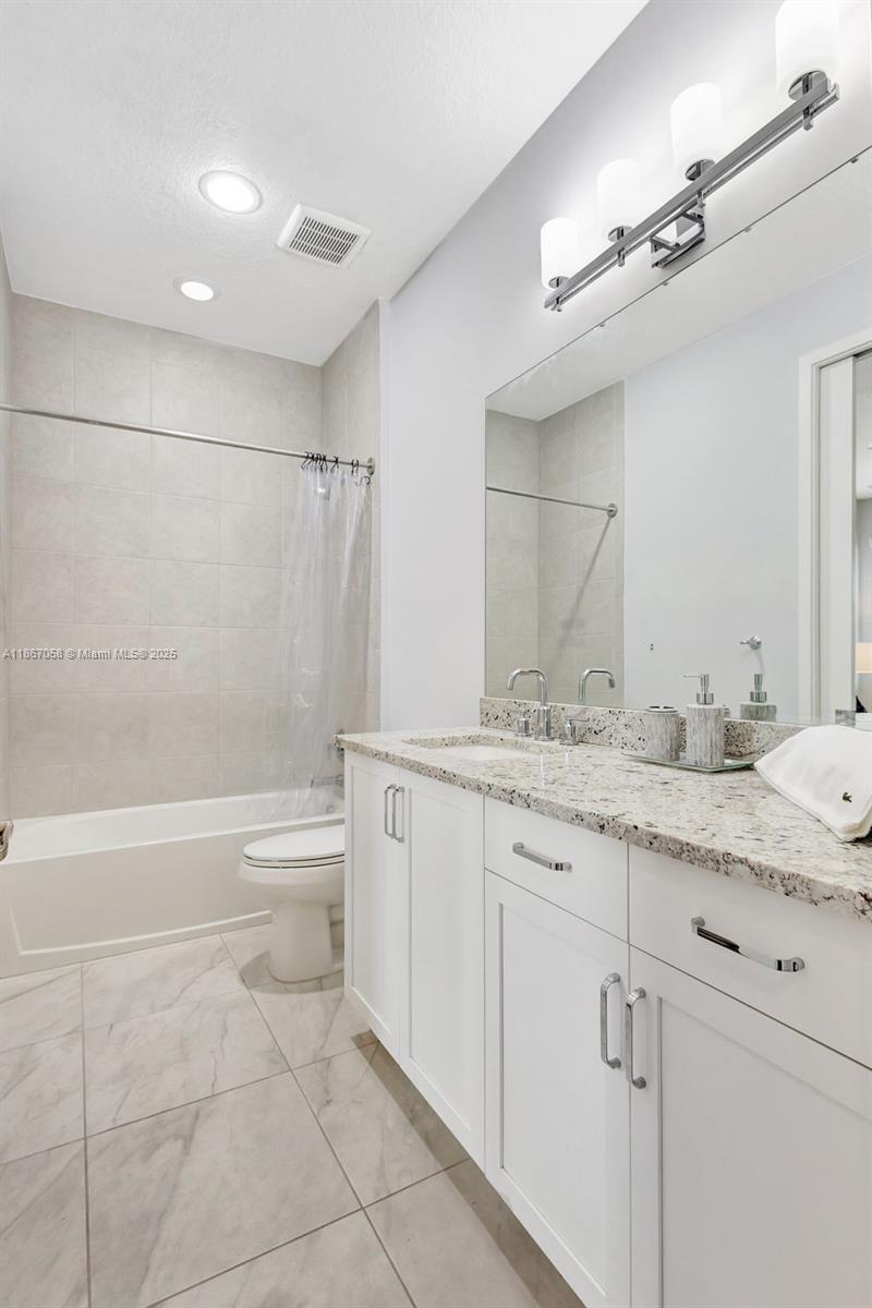 POINTE MIDTOWN - Residential