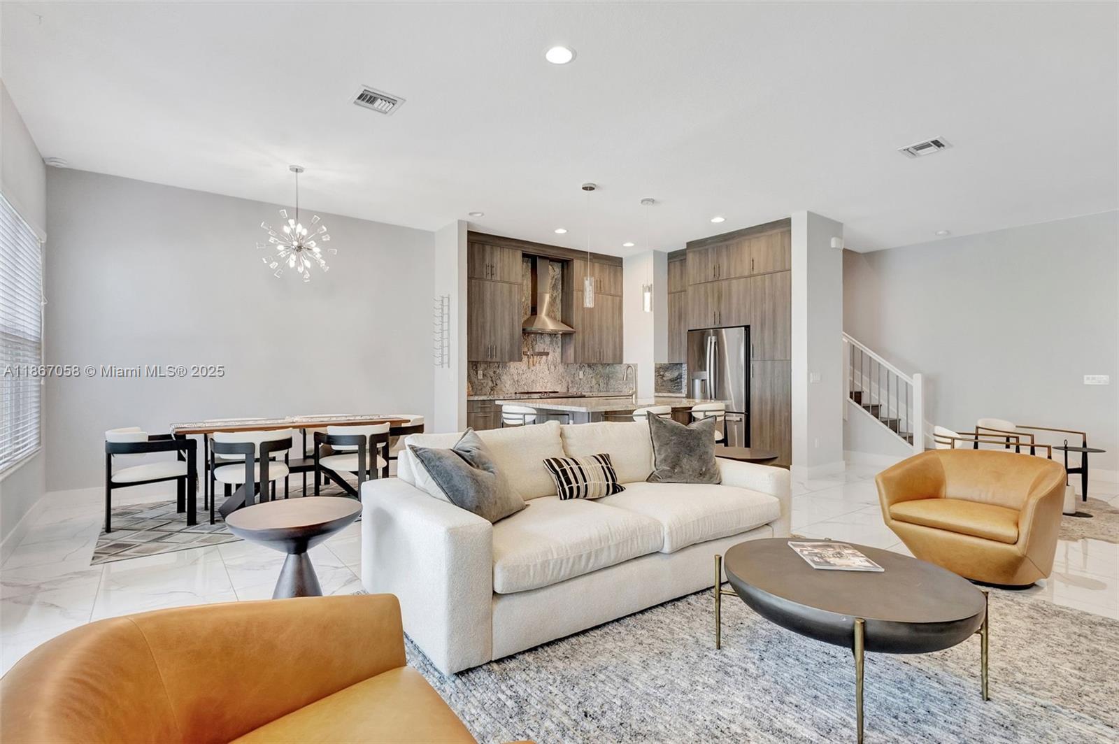 POINTE MIDTOWN - Residential
