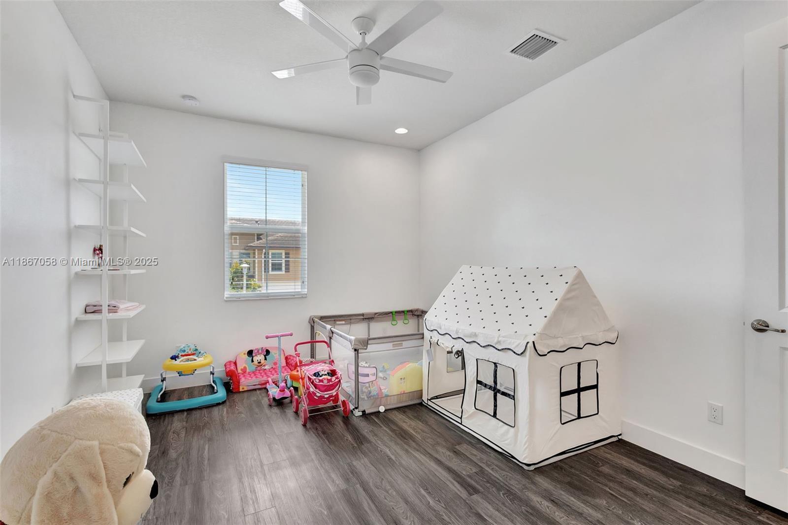 POINTE MIDTOWN - Residential