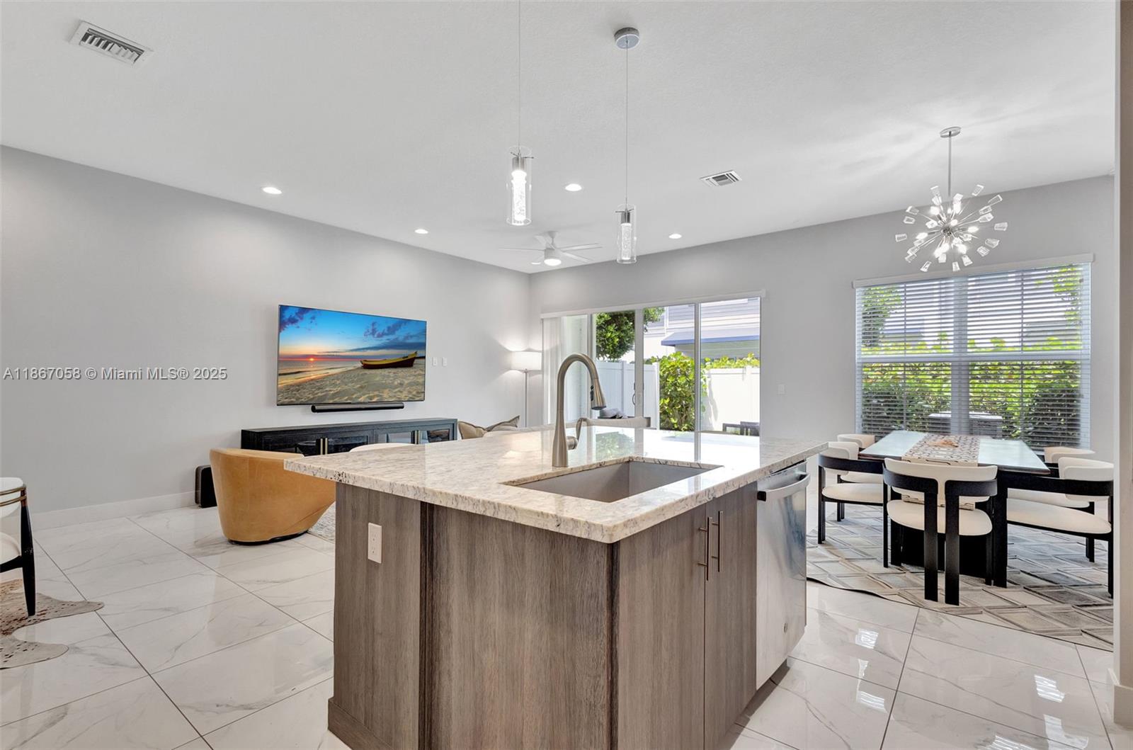 POINTE MIDTOWN - Residential