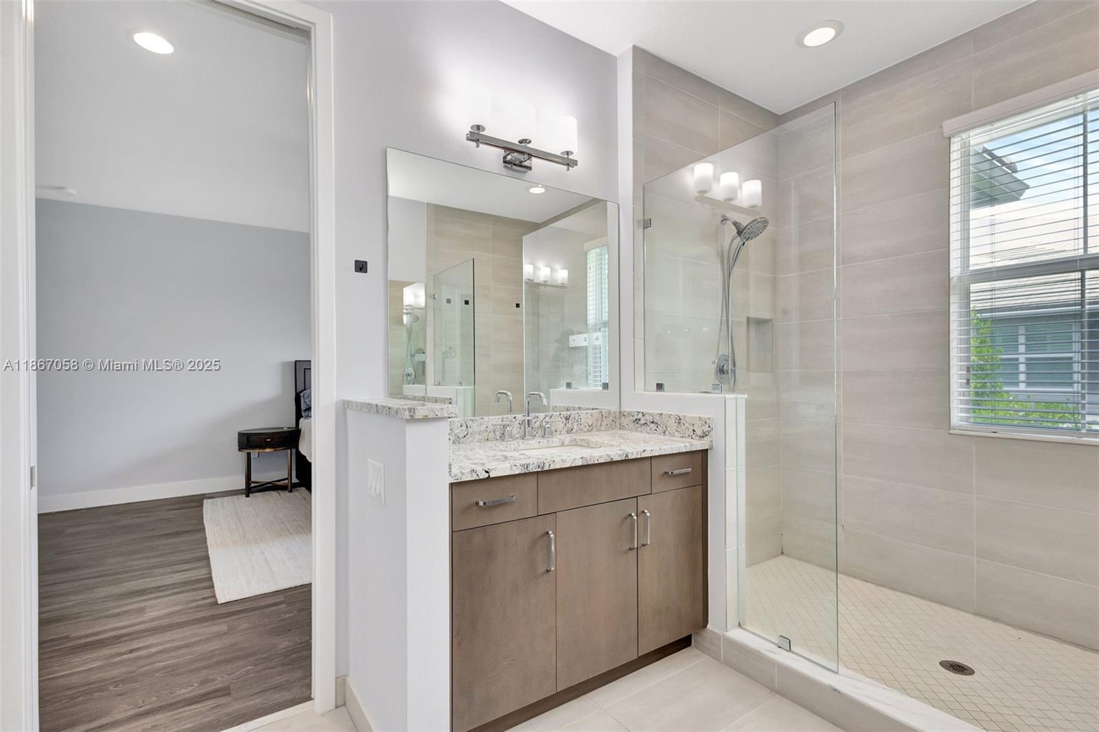 POINTE MIDTOWN - Residential