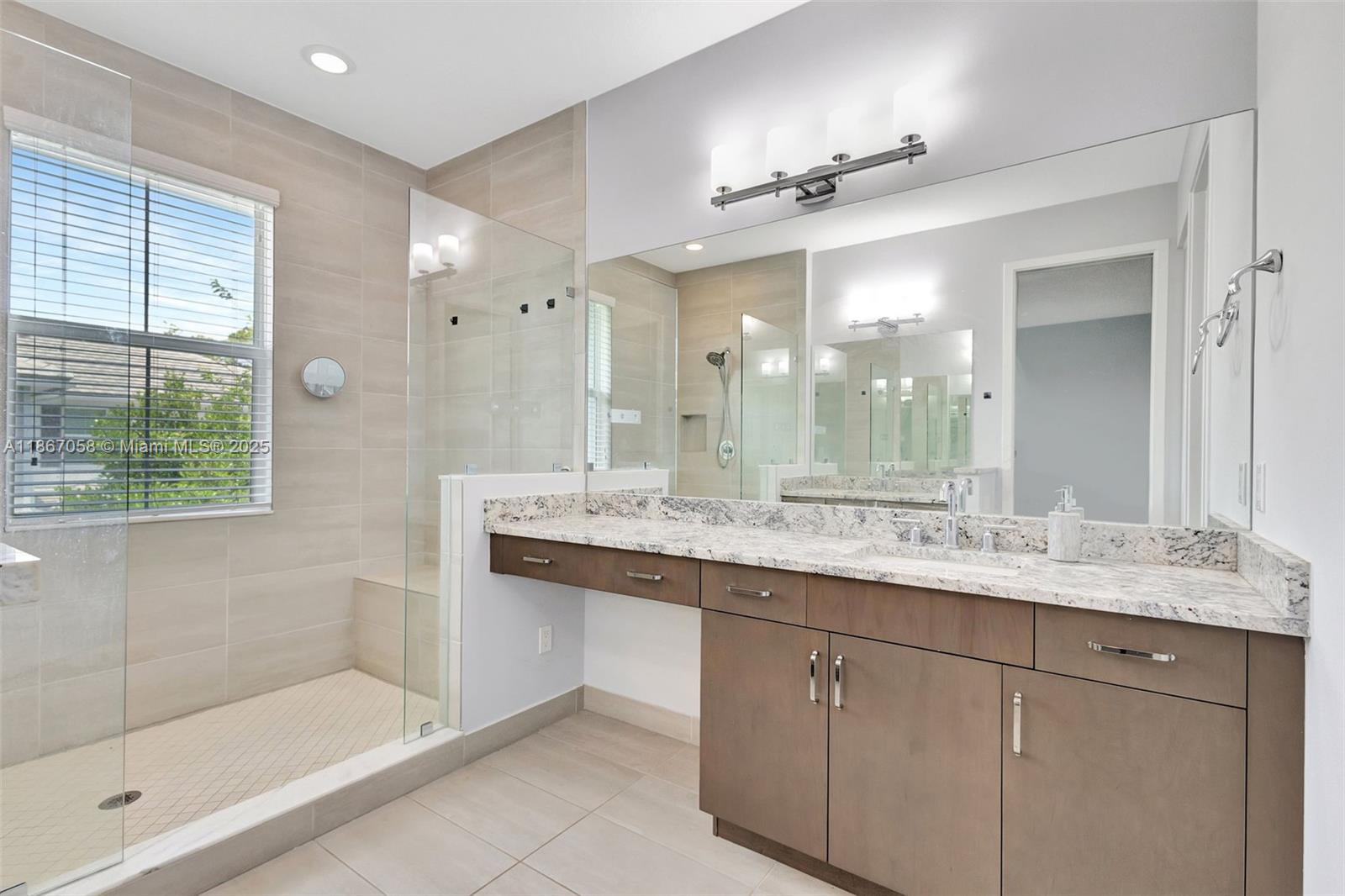 POINTE MIDTOWN - Residential