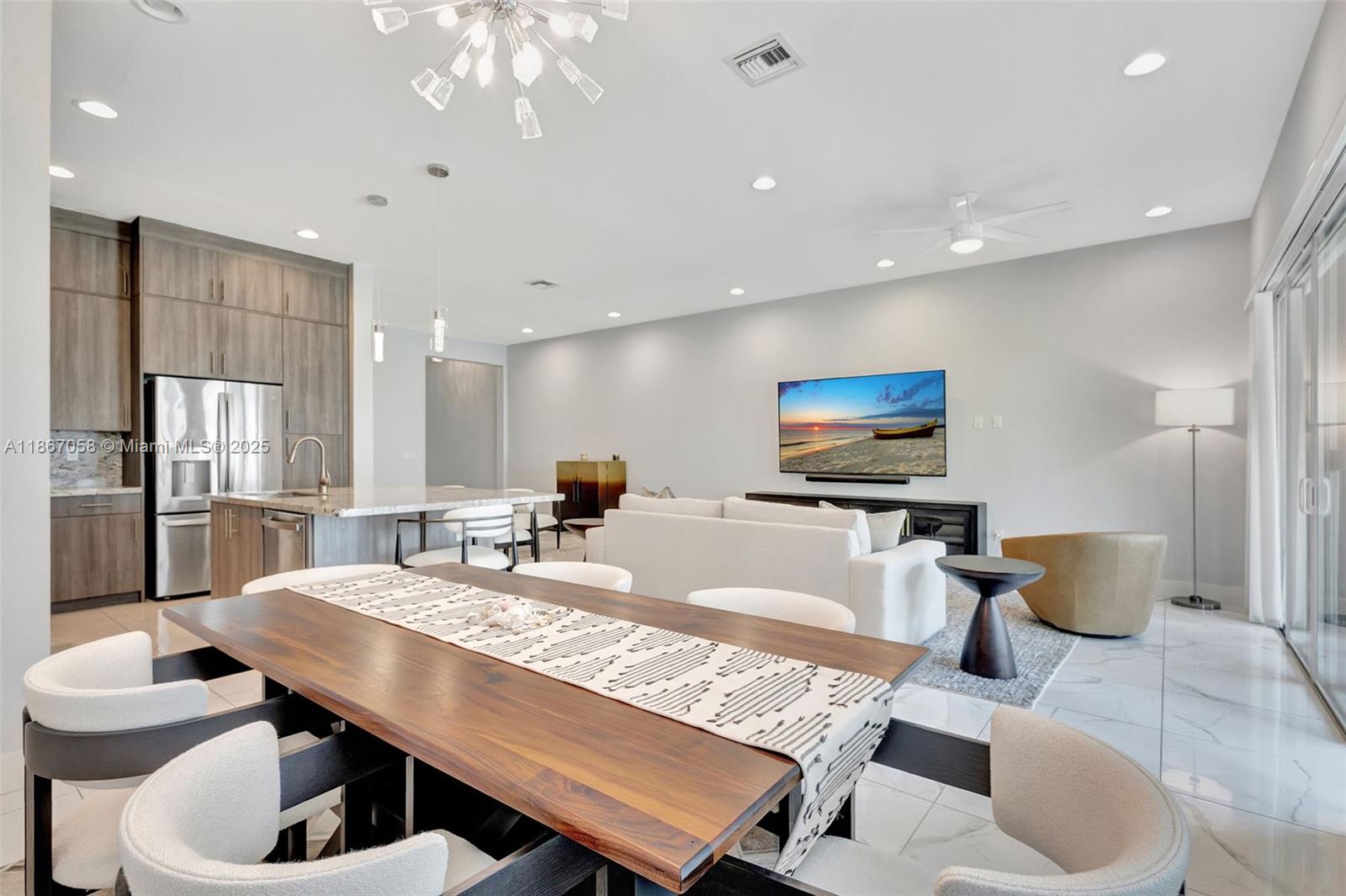POINTE MIDTOWN - Residential