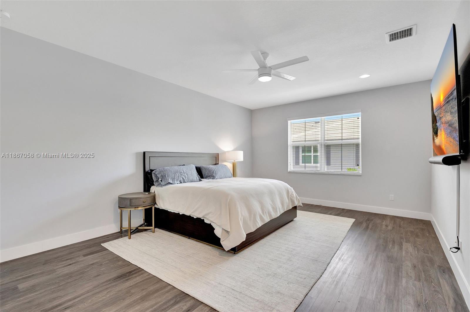 POINTE MIDTOWN - Residential