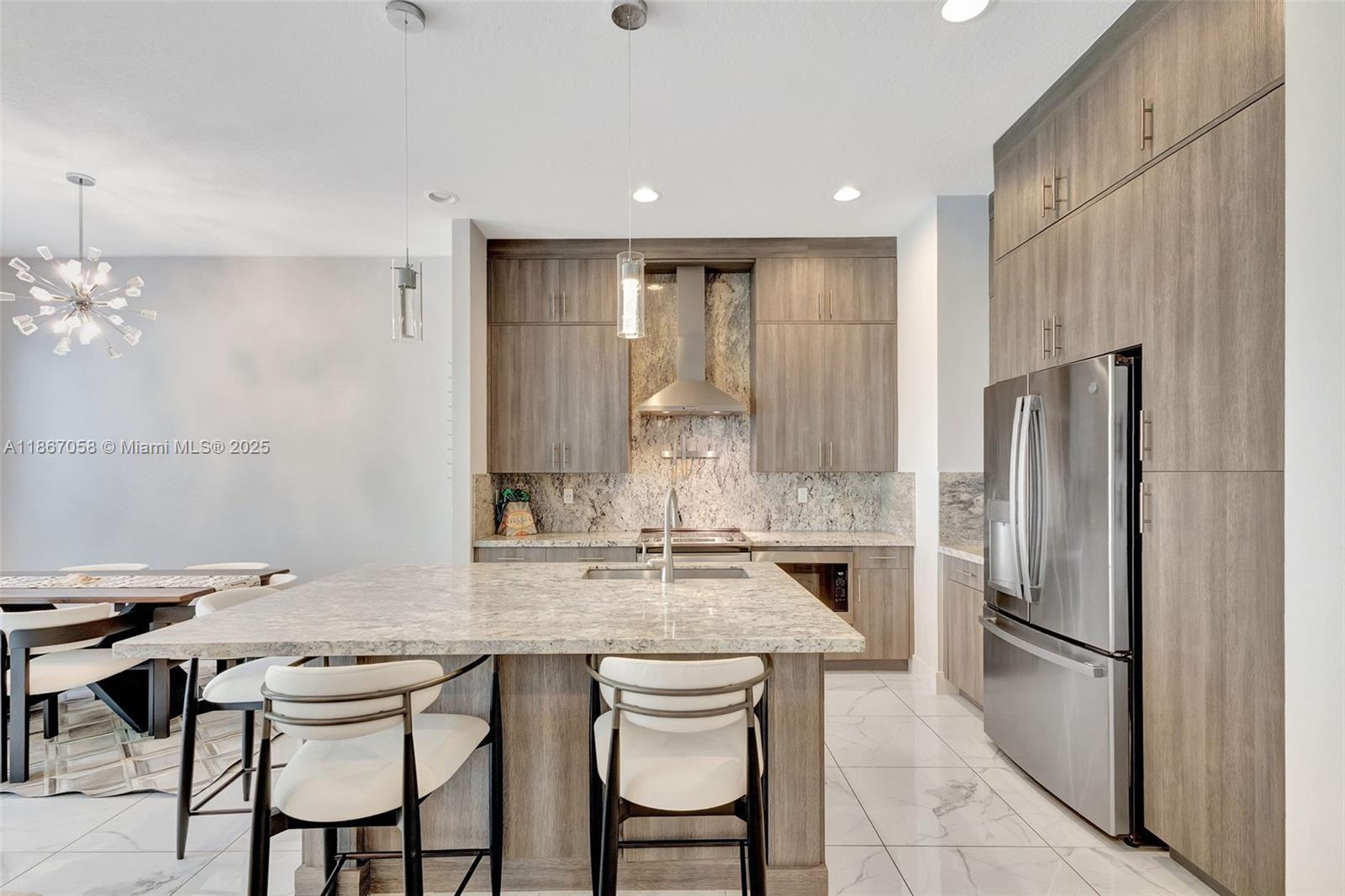 POINTE MIDTOWN - Residential