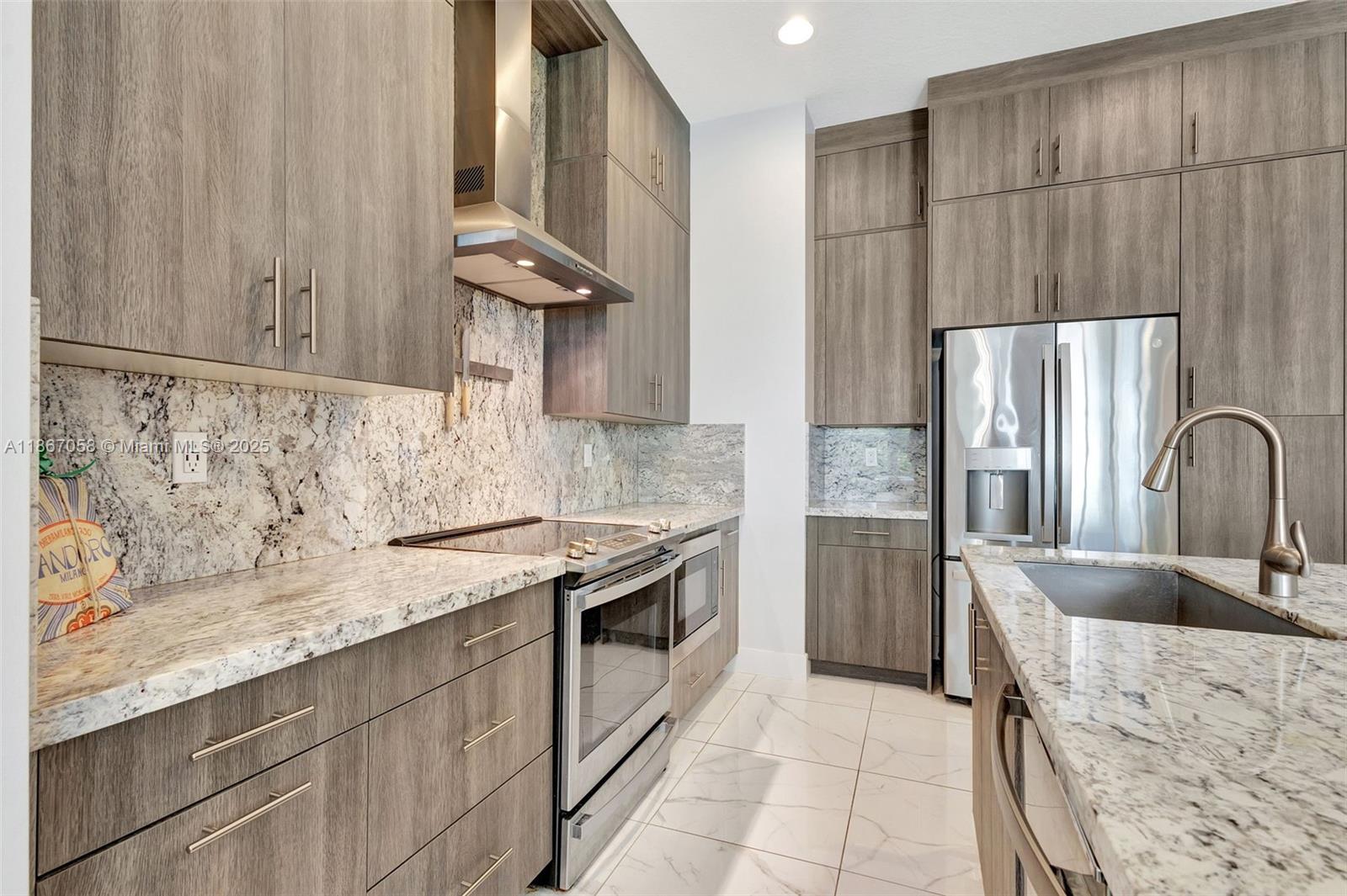 POINTE MIDTOWN - Residential