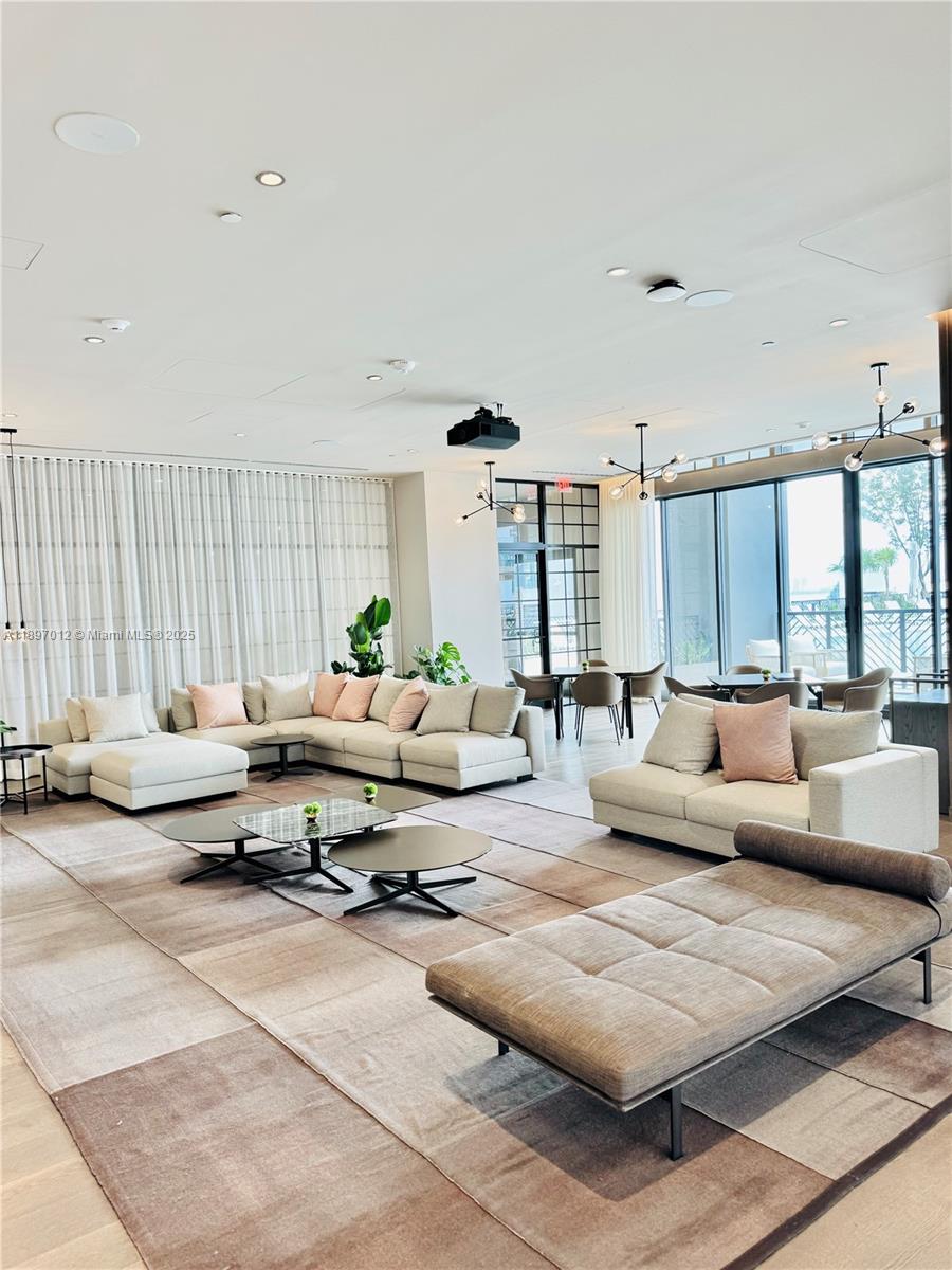 Gale/Natiivo - Residential Lease