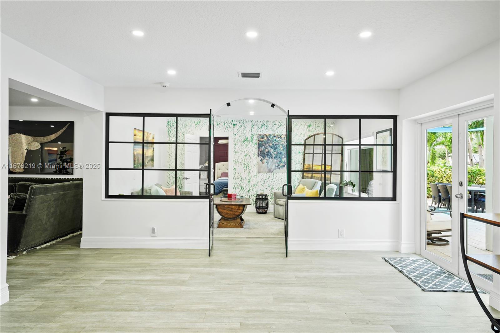 VENETIAN ISLES 2ND SEC - Residential