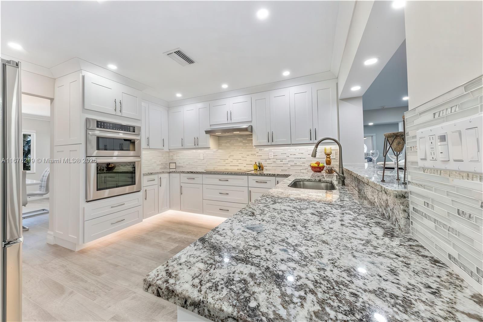 VENETIAN ISLES 2ND SEC - Residential
