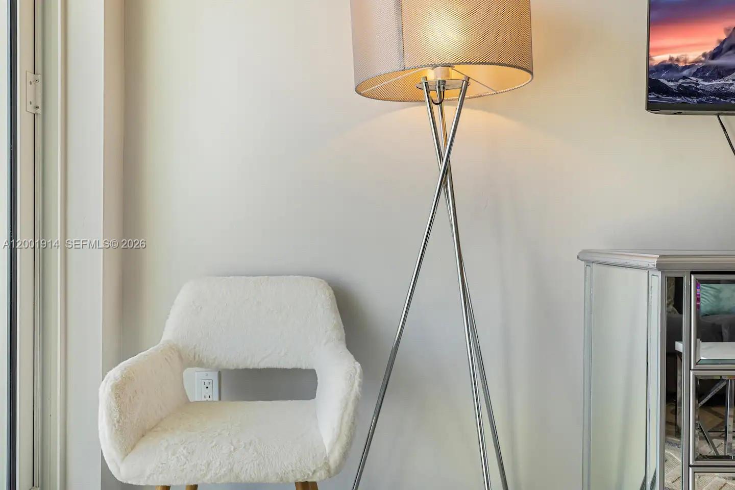 321 NE 26th St PH906