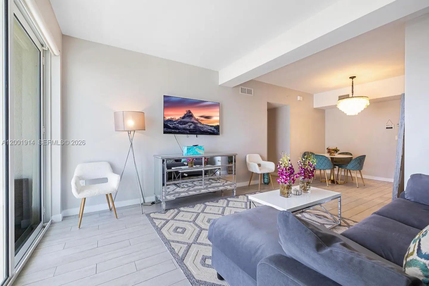 321 NE 26th St PH906