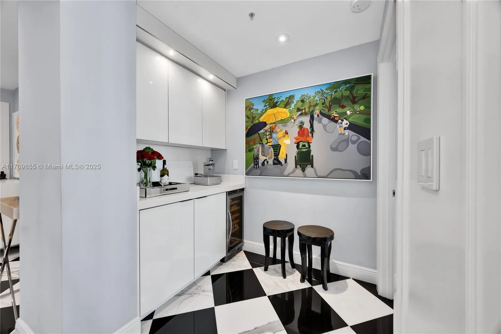 Miami, Florida 33133, United States, 2 Bedrooms Bedrooms, ,3 BathroomsBathrooms,Residential,Active,94339