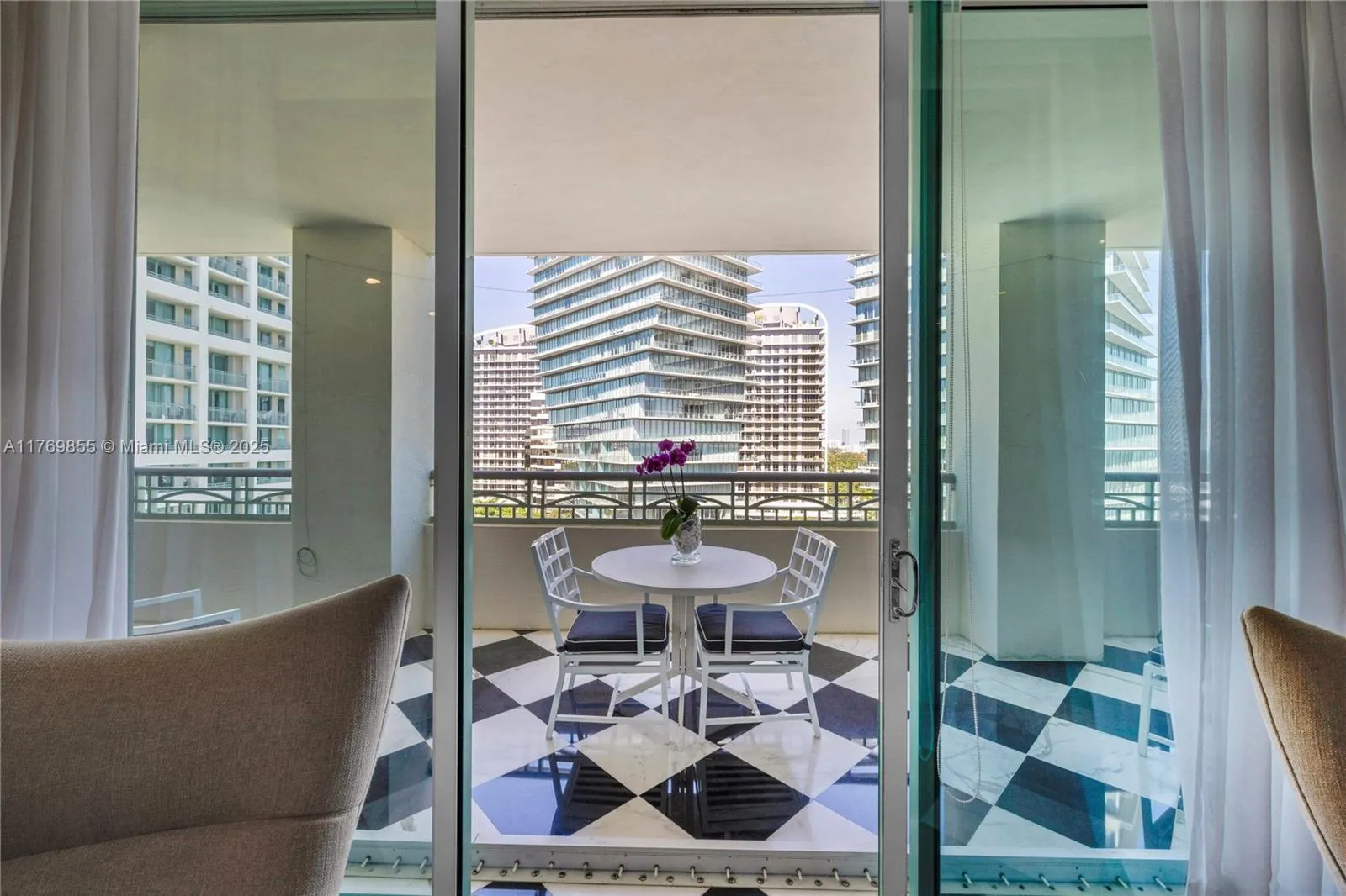 Miami, Florida 33133, United States, 2 Bedrooms Bedrooms, ,3 BathroomsBathrooms,Residential,Active,94339