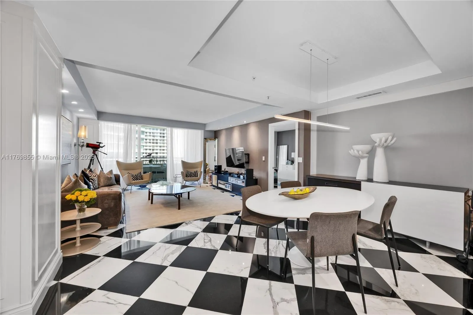 Miami, Florida 33133, United States, 2 Bedrooms Bedrooms, ,3 BathroomsBathrooms,Residential,Active,94339