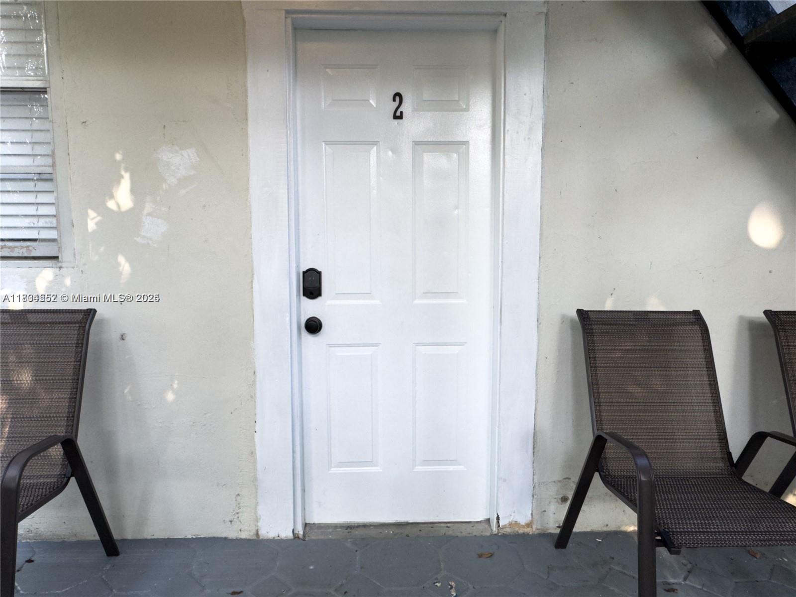 Cozy 2-bedroom apartment with included utilities (FPL, water, internet).